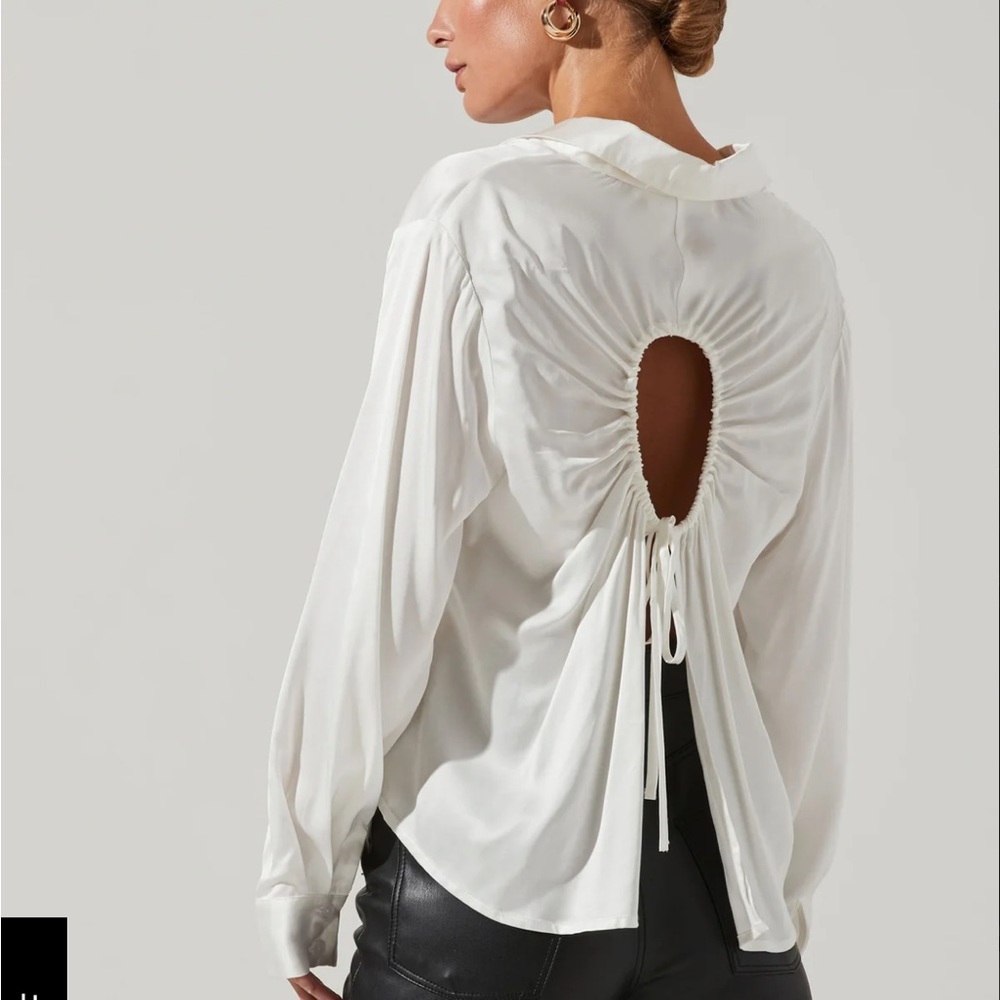 ASTR THE LABEL BRADFORD TOP WHITE OPEN BACK BLOUSE
